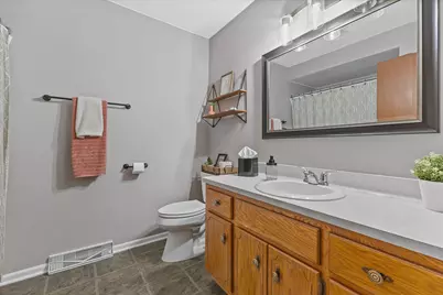 8674 S Wildwood Dr, Oak Creek, WI 53154 - Photo 19