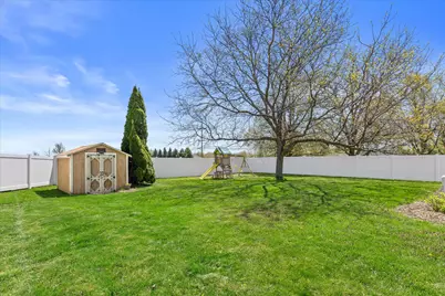 8674 S Wildwood Dr, Oak Creek, WI 53154 - Photo 25