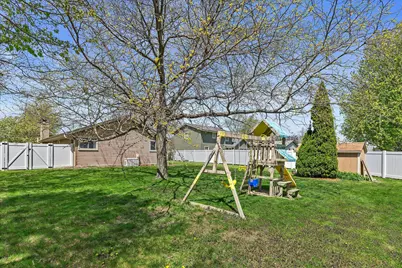 8674 S Wildwood Dr, Oak Creek, WI 53154 - Photo 29