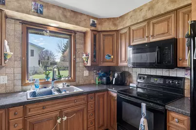 823  Tyler Rd, Howards Grove, WI 53083 - Photo 3