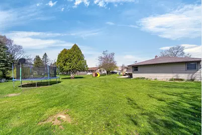 823  Tyler Rd, Howards Grove, WI 53083 - Photo 21