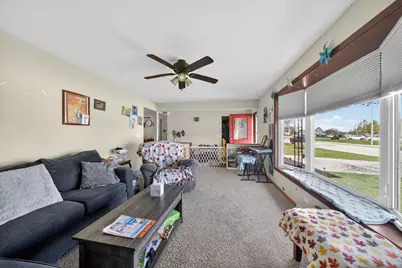 823  Tyler Rd, Howards Grove, WI 53083 - Photo 7