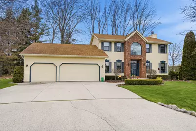 2146  Waverly Ct, Sheboygan, WI 53083 - Photo 3