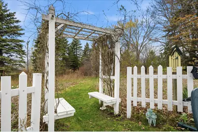 2146  Waverly Ct, Sheboygan, WI 53083 - Photo 9