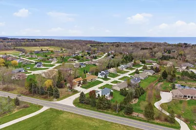 2146  Waverly Ct, Sheboygan, WI 53083 - Photo 17