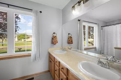 W143N9776  Ridgewood Ln, Germantown, WI 53022 - Photo 15