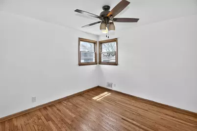 10117 W Cleveland Ave #10119, West Allis, WI 53227 - Photo 7