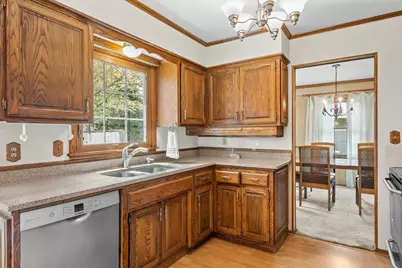 1123  Palamino Dr, Racine, WI 53402 - Photo 7