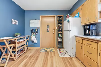 8831 W Hawthorne Ave #8833, Wauwatosa, WI 53226 - Photo 19