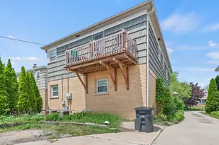 8831 W Hawthorne Ave, Wauwatosa, WI 53226 - Photo 37