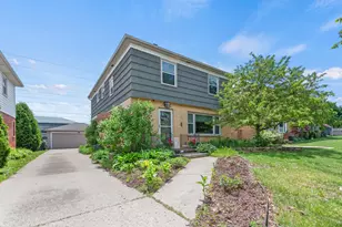 8831 W Hawthorne Ave, Wauwatosa, WI 53226 - Photo 1