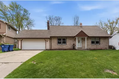 1666  Dellwood Ct, Grafton, WI 53024 - Photo 3