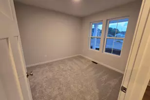 636 Harvest Ln, Hartford, WI 53027 - Photo 13