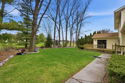 2146  Waverly Ct, Sheboygan, WI 53083 - Photo 3