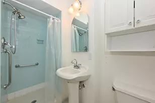 6469 N Garden Grove Ln, Glendale, WI 53209 - Photo 19