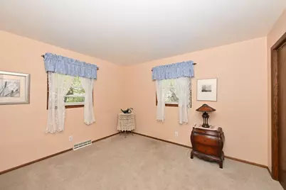 6469 N Garden Grove Ln, Glendale, WI 53209 - Photo 17