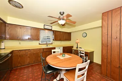 6469 N Garden Grove Ln, Glendale, WI 53209 - Photo 7