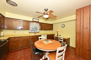 6469 N Garden Grove Ln, Glendale, WI 53209 - Photo 7