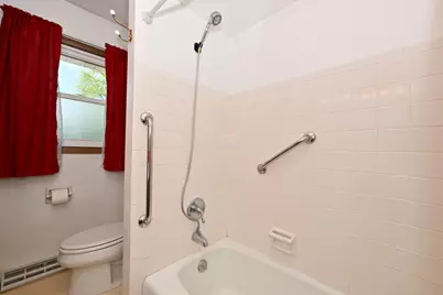 6469 N Garden Grove Ln, Glendale, WI 53209 - Photo 15