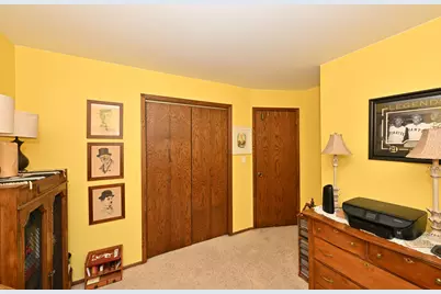 6469 N Garden Grove Ln, Glendale, WI 53209 - Photo 21
