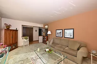 6469 N Garden Grove Ln, Glendale, WI 53209 - Photo 5