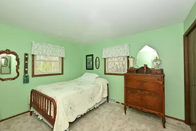6469 N Garden Grove Ln, Glendale, WI 53209 - Photo 19