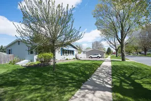 403 W Washington St, Delavan, WI 53115 - Photo 5
