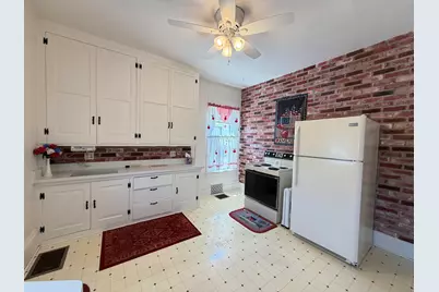 2031  Superior St, Racine, WI 53402 - Photo 5