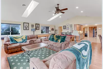 1735 S Oneida St, Green Bay, WI 54304 - Photo 7