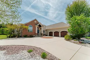 W251S5204 Poppy Fields Rd, Waukesha, WI 53189 - Photo 7