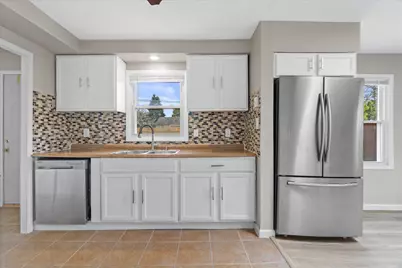 5735 W Thurston Ave, Milwaukee, WI 53218 - Photo 9