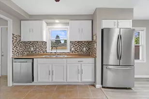5735 W Thurston Ave, Milwaukee, WI 53218 - Photo 9