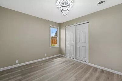 5735 W Thurston Ave, Milwaukee, WI 53218 - Photo 19