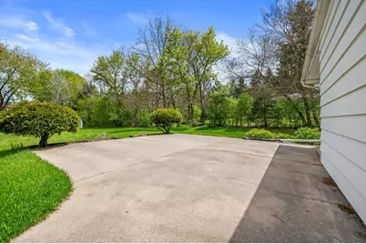 W256N5754  North Hill Dr, Lisbon, WI 53089 - Photo 35