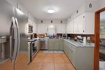 4266 S 78th St, Greenfield, WI 53220 - Photo 9