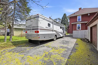 637  Bowen St, Oshkosh, WI 54901 - Photo 37