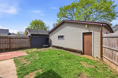 637  Bowen St, Oshkosh, WI 54901 - Photo 33