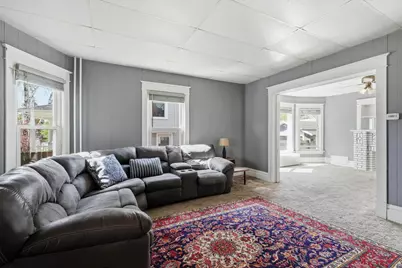 637  Bowen St, Oshkosh, WI 54901 - Photo 9