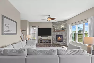 3108  Mineral Springs Blvd, Summit, WI 53066 - Photo 9