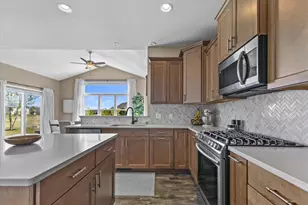 3108 Mineral Springs Blvd, Summit, WI 53066 - Photo 15