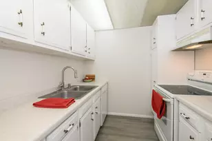 8749 N 72nd St, Milwaukee, WI 53223 - Photo 11
