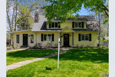 821  Van Slyke Dr, Fontana, WI 53125 - Photo 1
