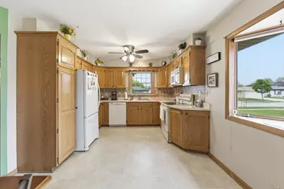 4961 S 24th St, Milwaukee, WI 53221 - Photo 7