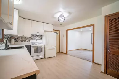 628  Pleasant Dr, West Bend, WI 53095 - Photo 5