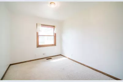 628  Pleasant Dr, West Bend, WI 53095 - Photo 13