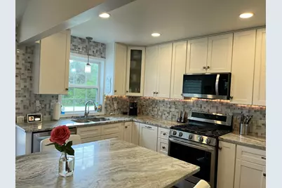 10155 W Oakwood Rd, Franklin, WI 53132 - Photo 3