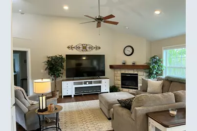 10155 W Oakwood Rd, Franklin, WI 53132 - Photo 9