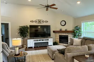 10155 W Oakwood Rd, Franklin, WI 53132 - Photo 9