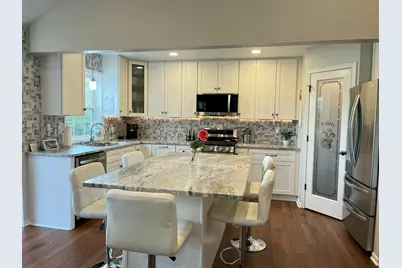 10155 W Oakwood Rd, Franklin, WI 53132 - Photo 5