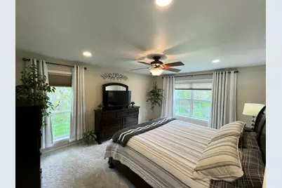 10155 W Oakwood Rd, Franklin, WI 53132 - Photo 11